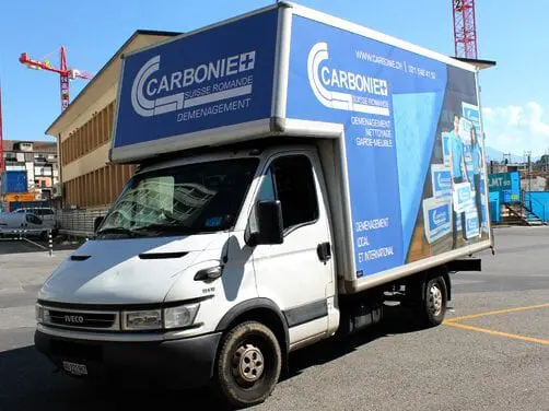 Chargement sécurisé d’un camion de déménagement à Montreux